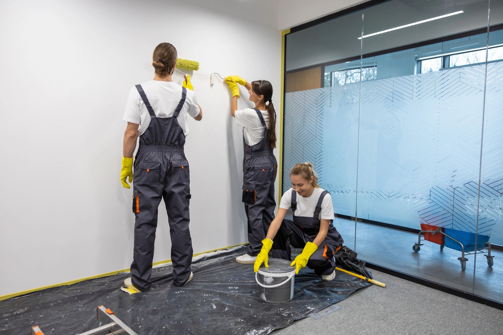 Ricky Sands and team working on a commercial property